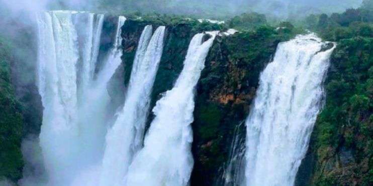  India's largest waterfall, showcasing a stunning two-tiered cascade, framed by the rich flora of Chikmagalur's Western Ghats.