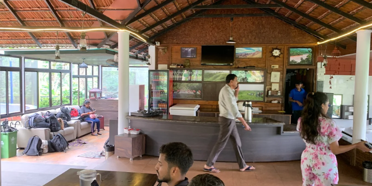 ➠ Weekend Rush and Holiday Traffic Patterns 